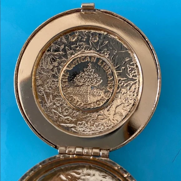 Dove of Peace Pill Box - Picture 5 of 9